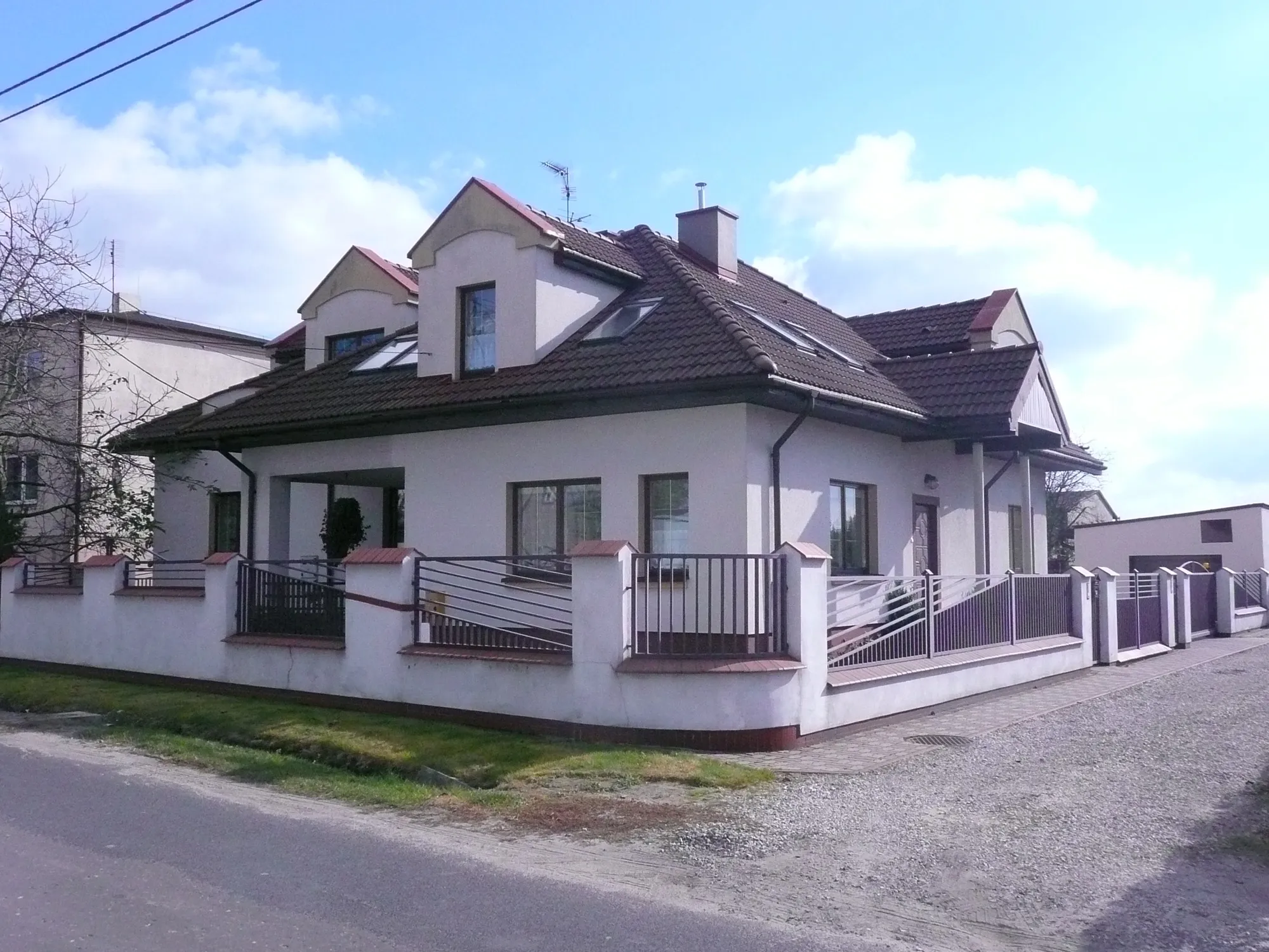 GOŚCINIEC — single-family house, renovation — Single-family housing, AKWADRAT Studio