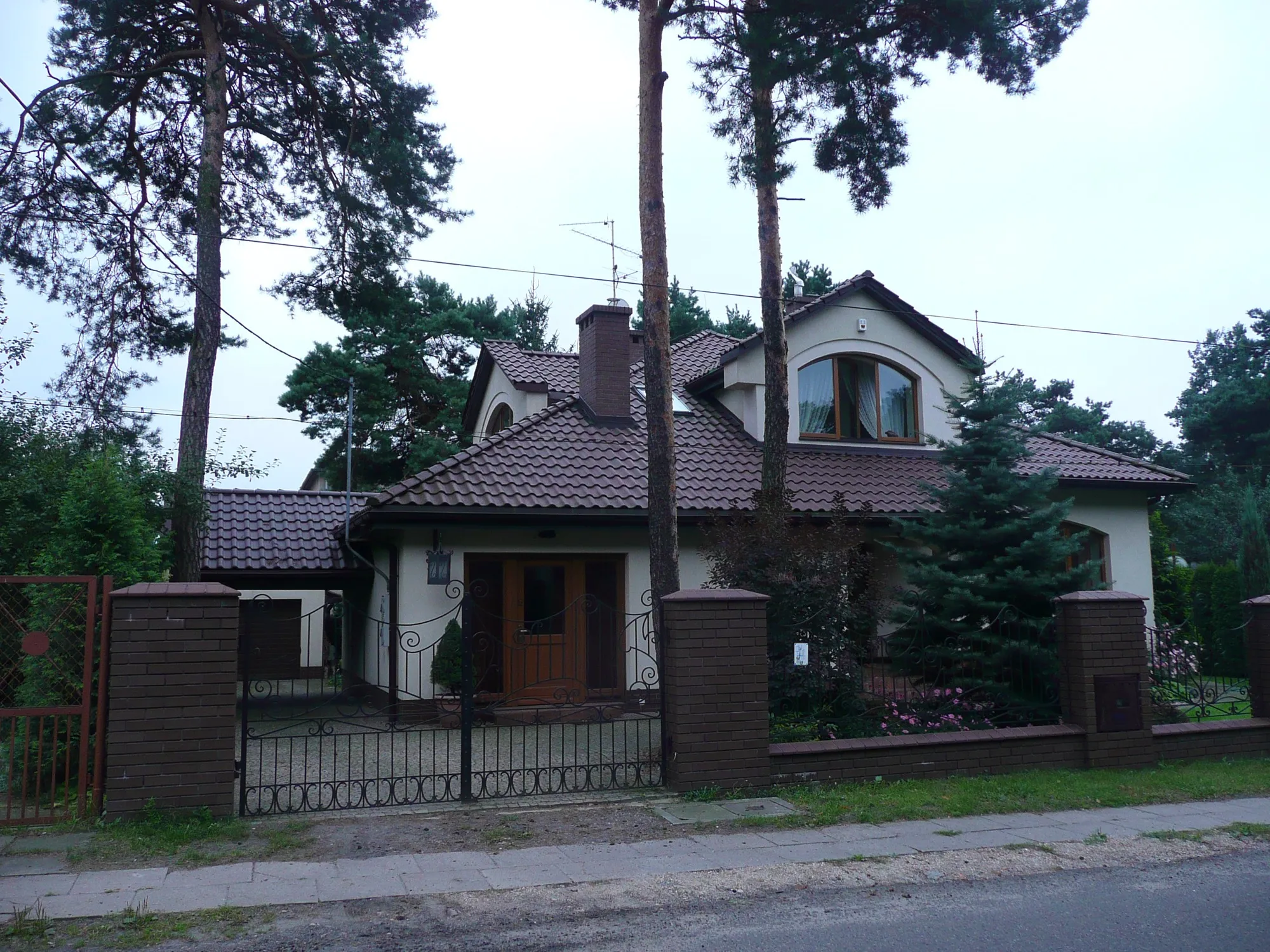UROCZYSKO — single-family house with service function, orangery and garage — Single-family housing, AKWADRAT Studio