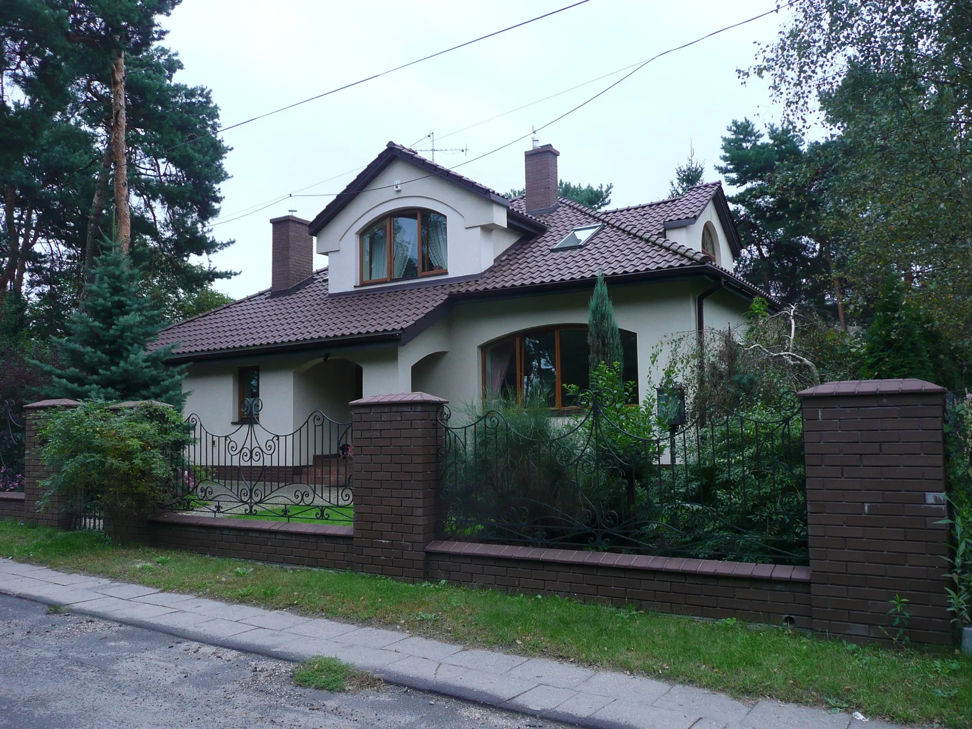 UROCZYSKO — single-family house with service function, orangery and garage — Single-family housing (2)